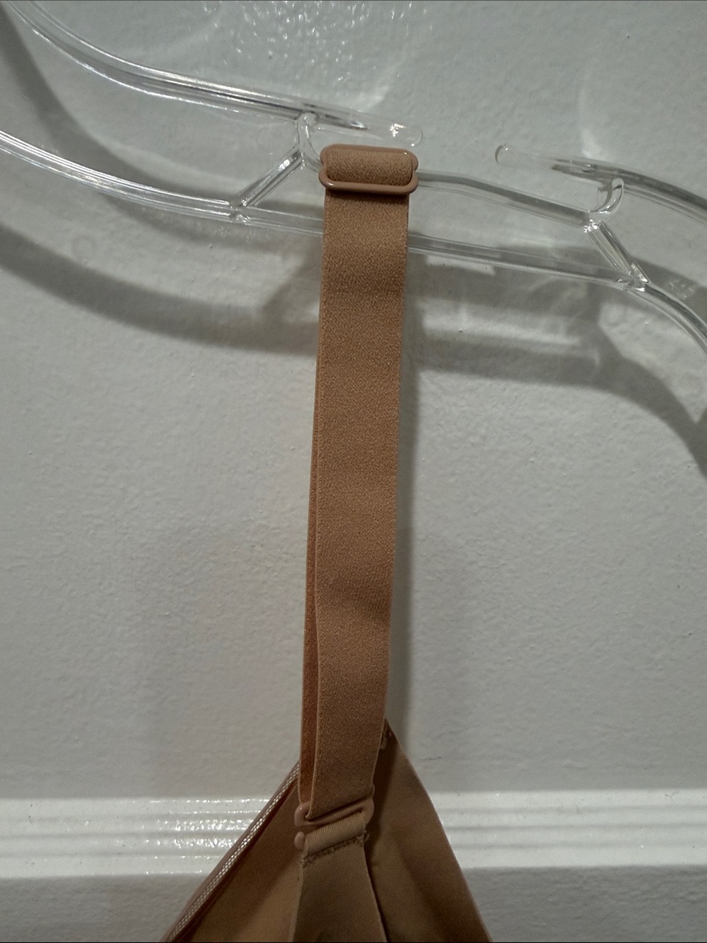 Honeylove Crossover Bra in sand - Picture 6 of 9